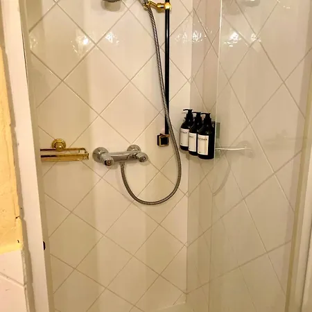 דירה Gemuetliche Dachgeschosswohnung In Einem Oesterreichischen Herrenhaus ריית ביי קיצבוהל