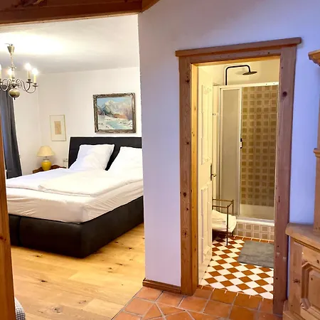 Gemuetliche Dachgeschosswohnung In Einem Oesterreichischen Herrenhaus Apartment *