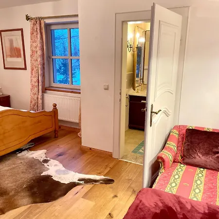 Gemuetliche Dachgeschosswohnung In Einem Oesterreichischen Herrenhaus Reith bei Kitzbuehel